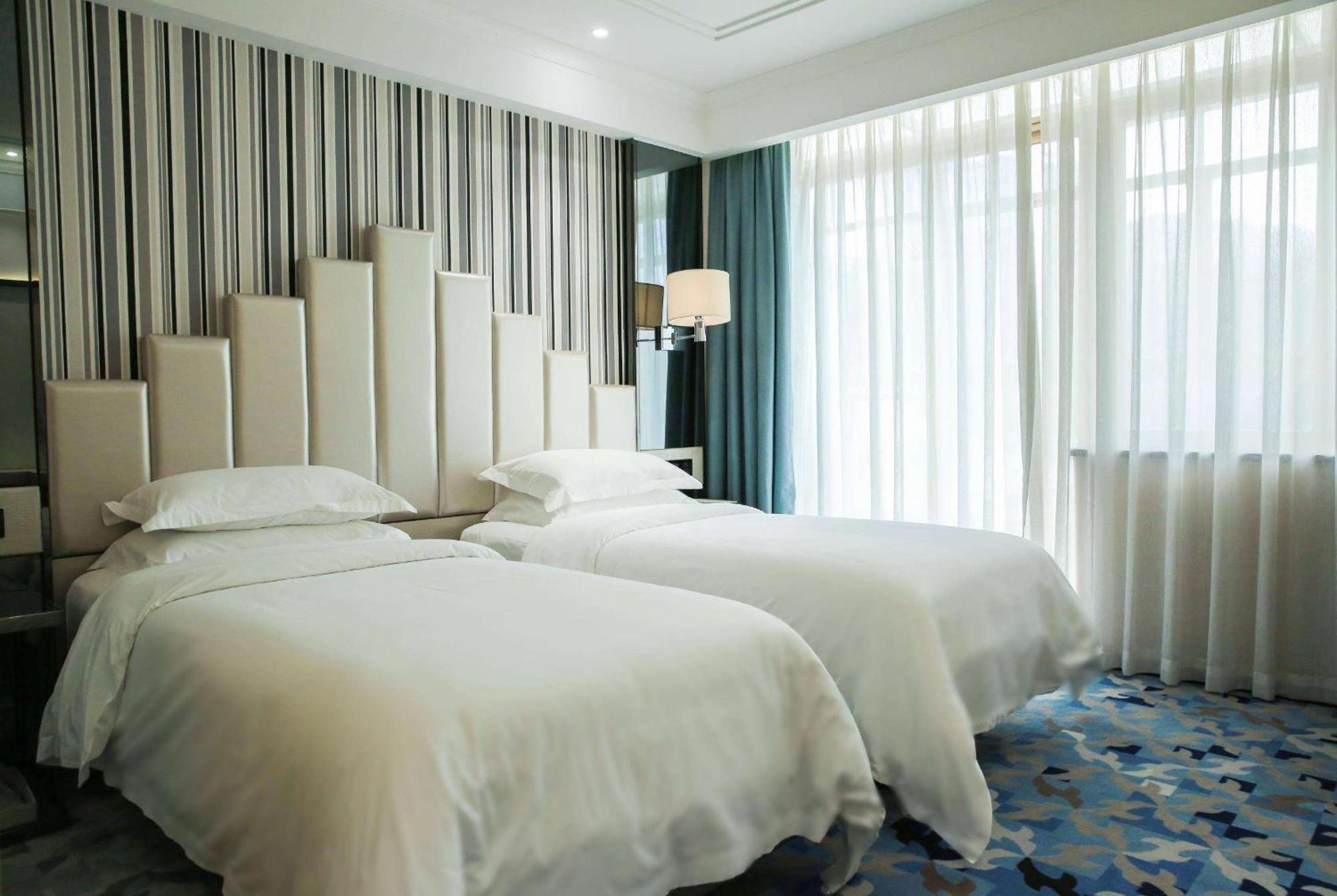 Hotel Ramada Shenzhen Baoan Exterior foto