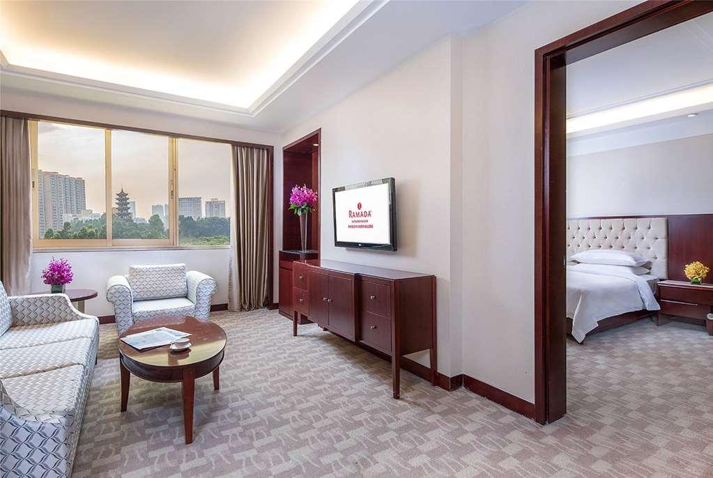 Hotel Ramada Shenzhen Baoan Zimmer foto
